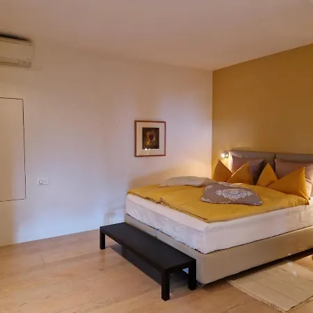 Giardino Violetta דירה *